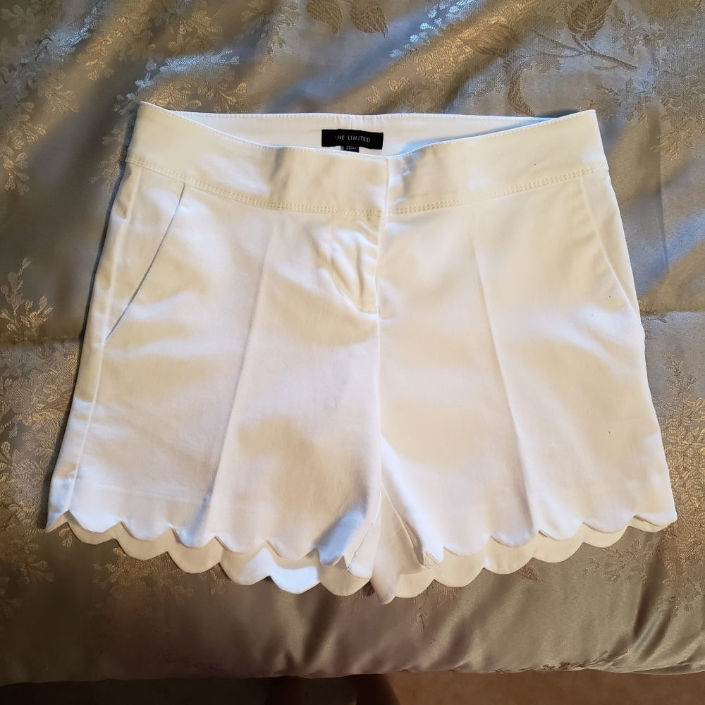 The Limited White Scalloped Hem Women's Shorts
